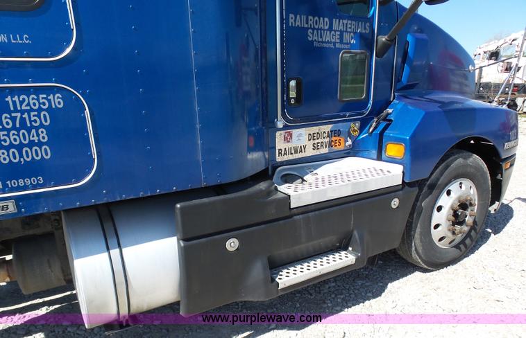 image for item K7994 2006 Kenworth T600 semi truck