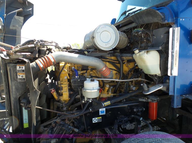 image for item K7994 2006 Kenworth T600 semi truck