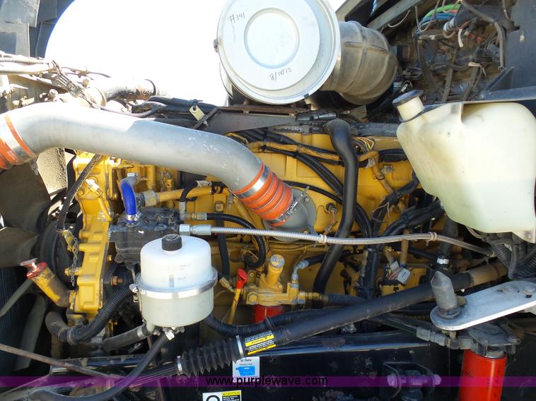 image for item K7994 2006 Kenworth T600 semi truck