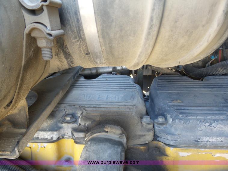 image for item K7994 2006 Kenworth T600 semi truck