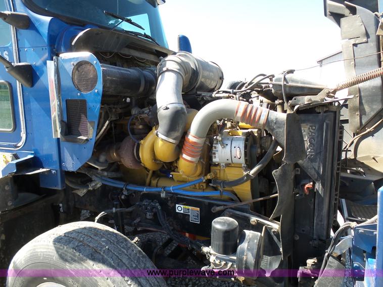 image for item K7994 2006 Kenworth T600 semi truck