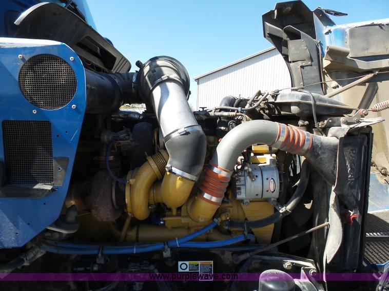 image for item K7994 2006 Kenworth T600 semi truck