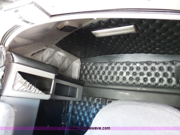 image for item K7994 2006 Kenworth T600 semi truck