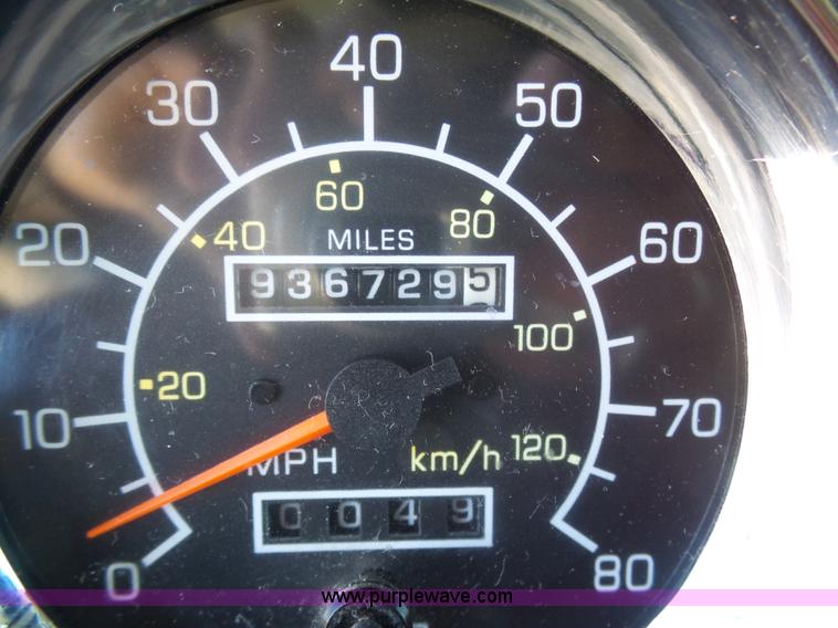 image for item K7994 2006 Kenworth T600 semi truck