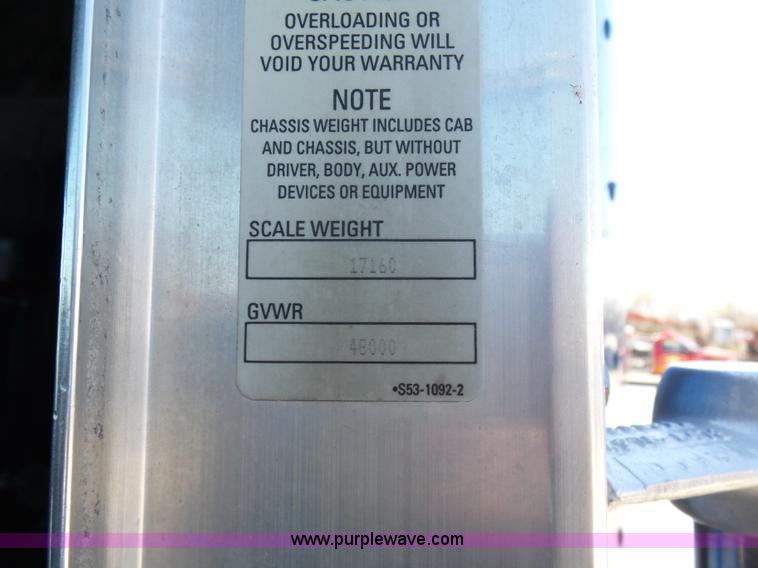 image for item K7994 2006 Kenworth T600 semi truck