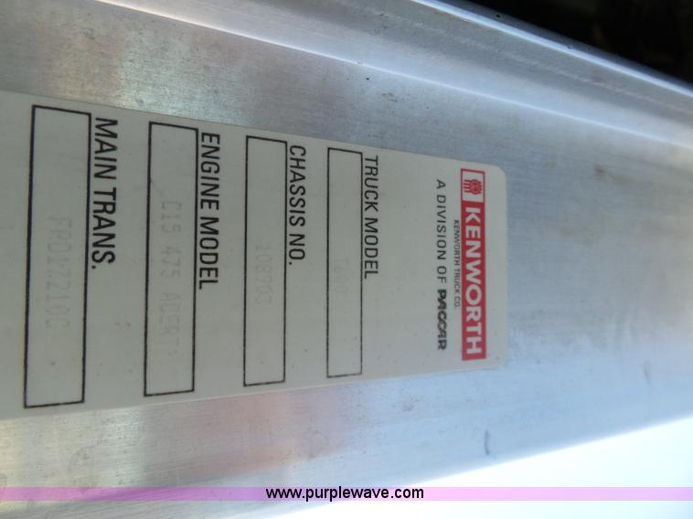 image for item K7994 2006 Kenworth T600 semi truck