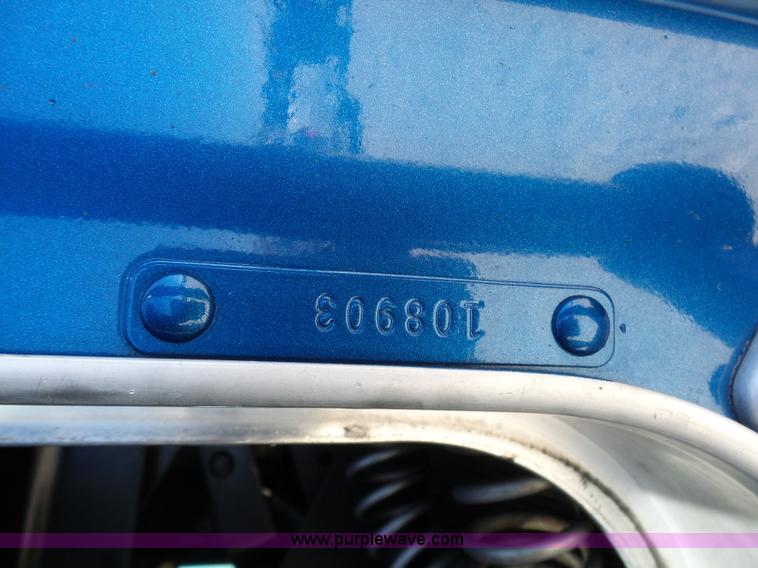 image for item K7994 2006 Kenworth T600 semi truck