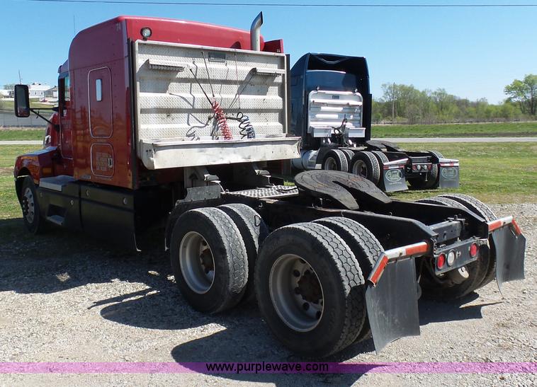 image for item K7995 2000 Kenworth T600 semi truck