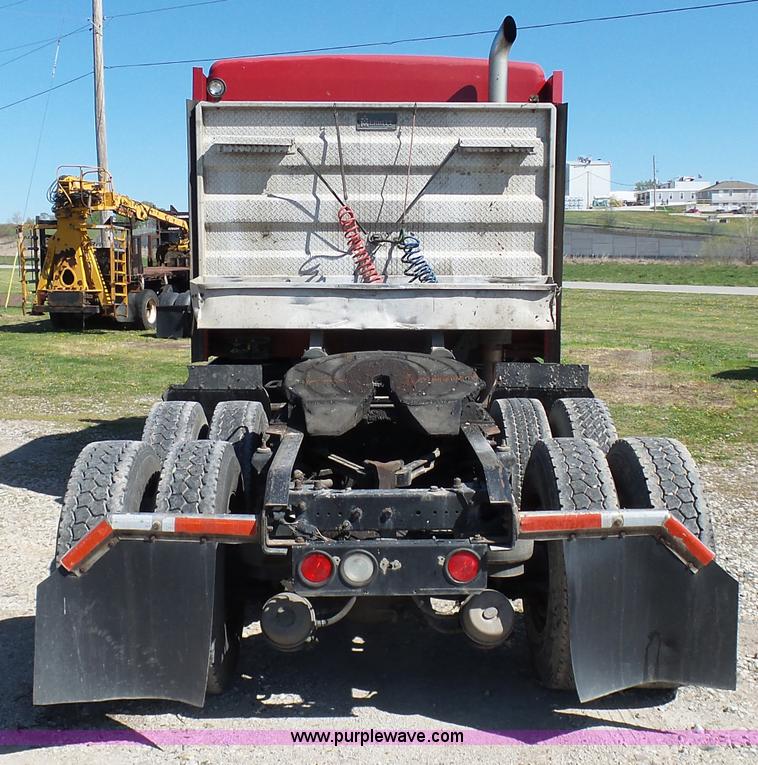 image for item K7995 2000 Kenworth T600 semi truck