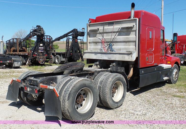 image for item K7995 2000 Kenworth T600 semi truck