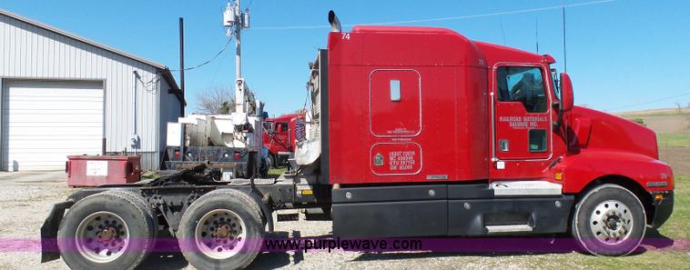 image for item K7995 2000 Kenworth T600 semi truck