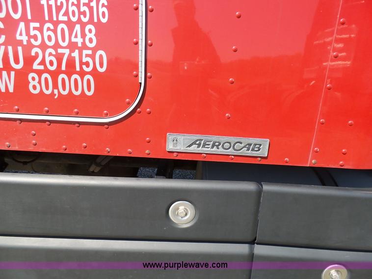 image for item K7995 2000 Kenworth T600 semi truck