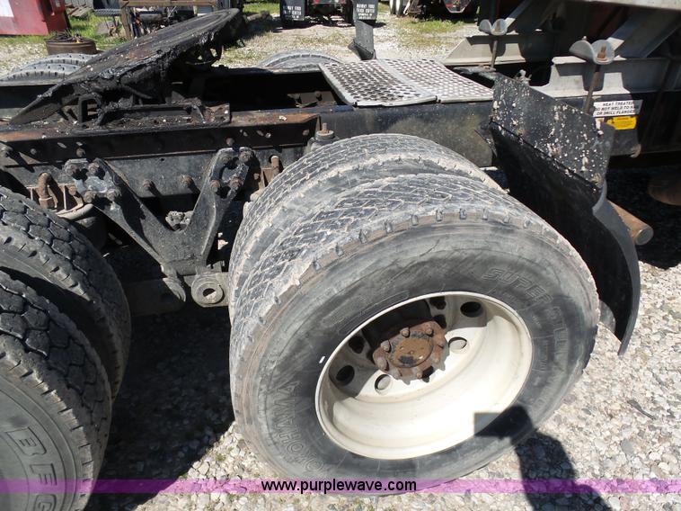 image for item K7995 2000 Kenworth T600 semi truck