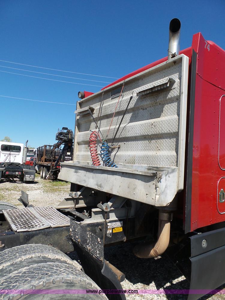 image for item K7995 2000 Kenworth T600 semi truck