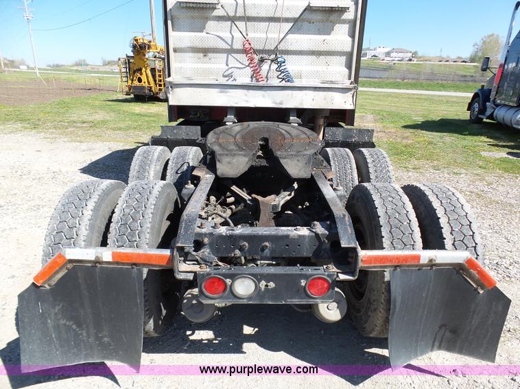 image for item K7995 2000 Kenworth T600 semi truck