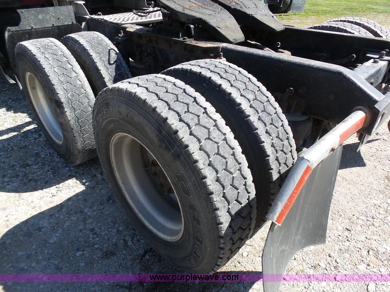 image for item K7995 2000 Kenworth T600 semi truck