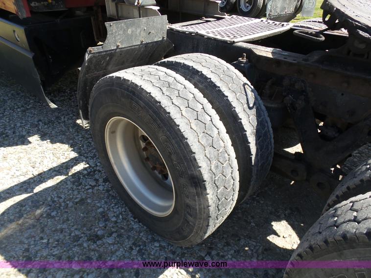 image for item K7995 2000 Kenworth T600 semi truck