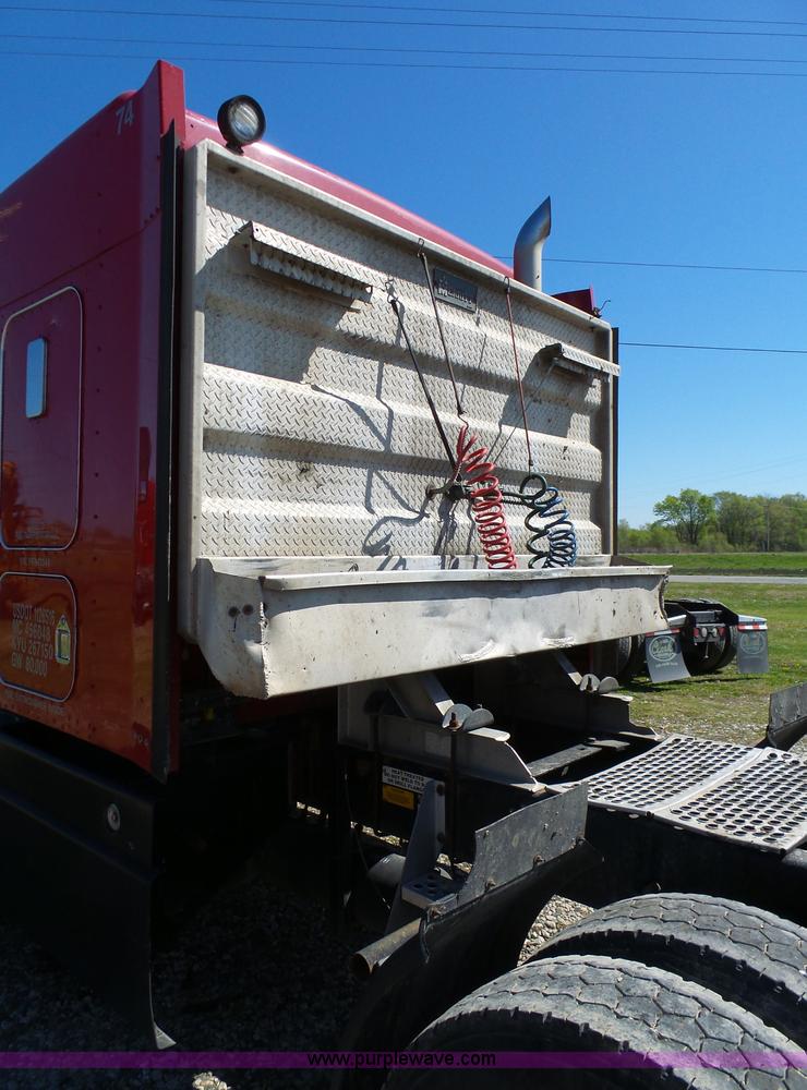 image for item K7995 2000 Kenworth T600 semi truck