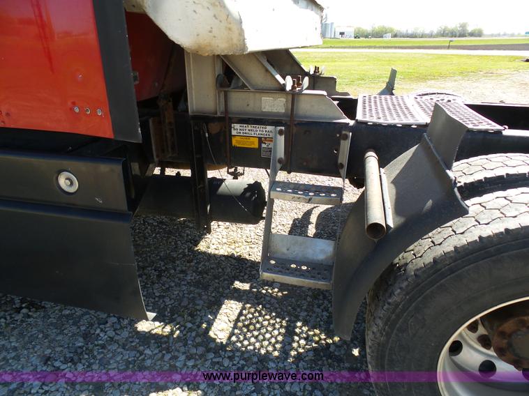 image for item K7995 2000 Kenworth T600 semi truck