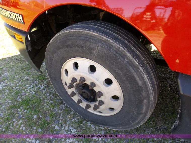 image for item K7995 2000 Kenworth T600 semi truck