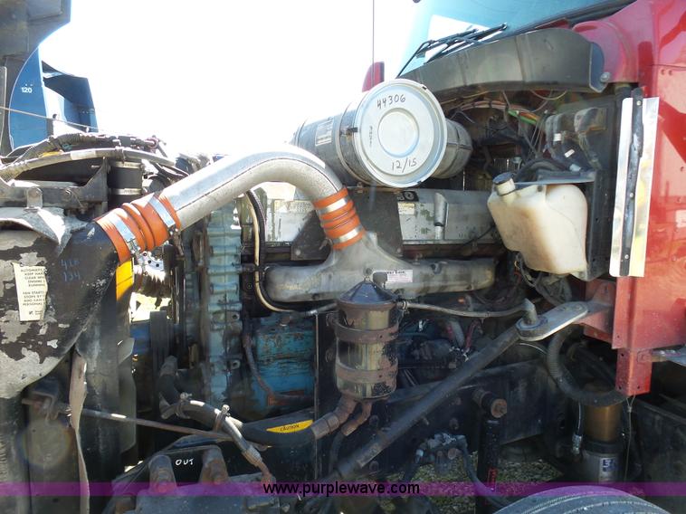 image for item K7995 2000 Kenworth T600 semi truck