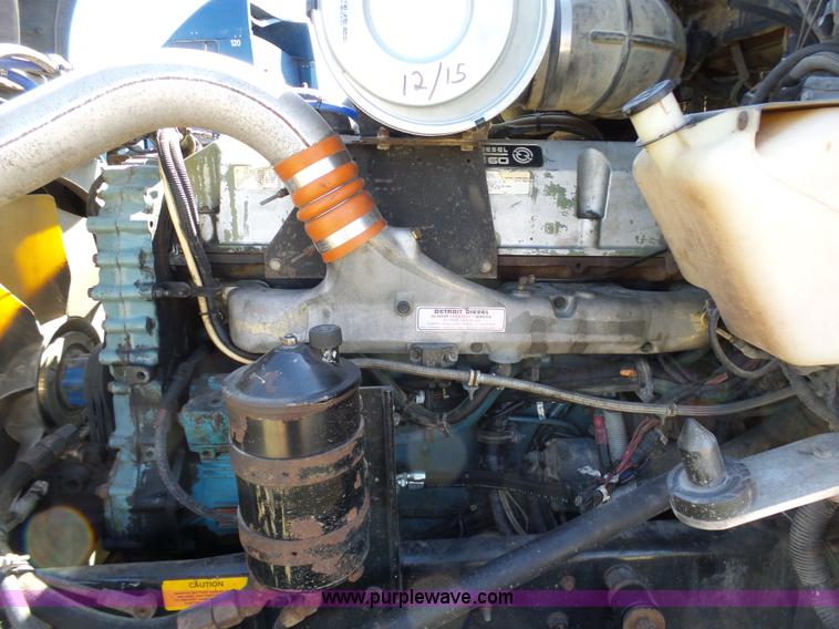 image for item K7995 2000 Kenworth T600 semi truck