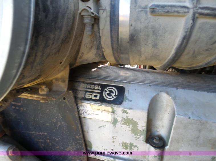 image for item K7995 2000 Kenworth T600 semi truck