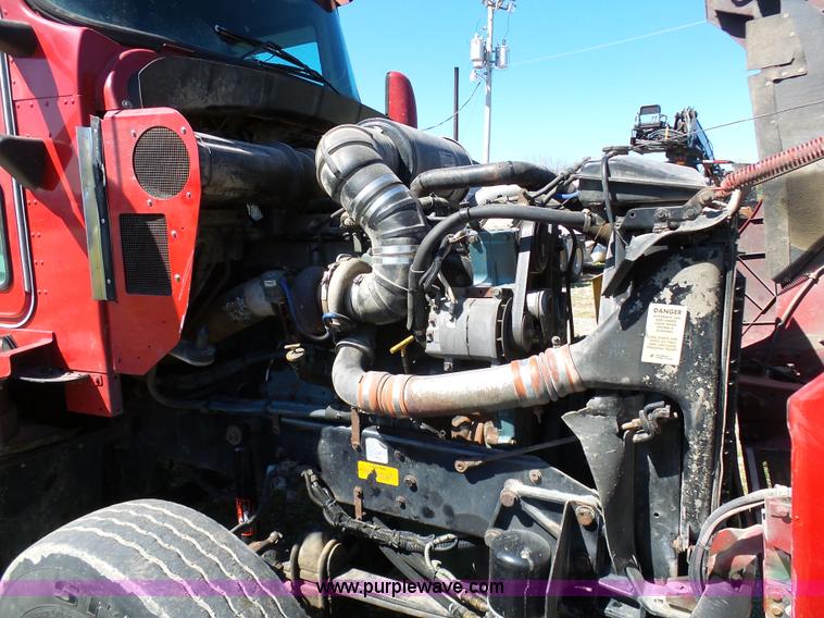 image for item K7995 2000 Kenworth T600 semi truck