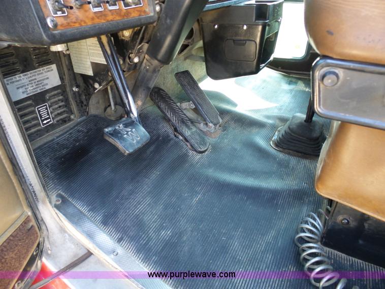 image for item K7995 2000 Kenworth T600 semi truck