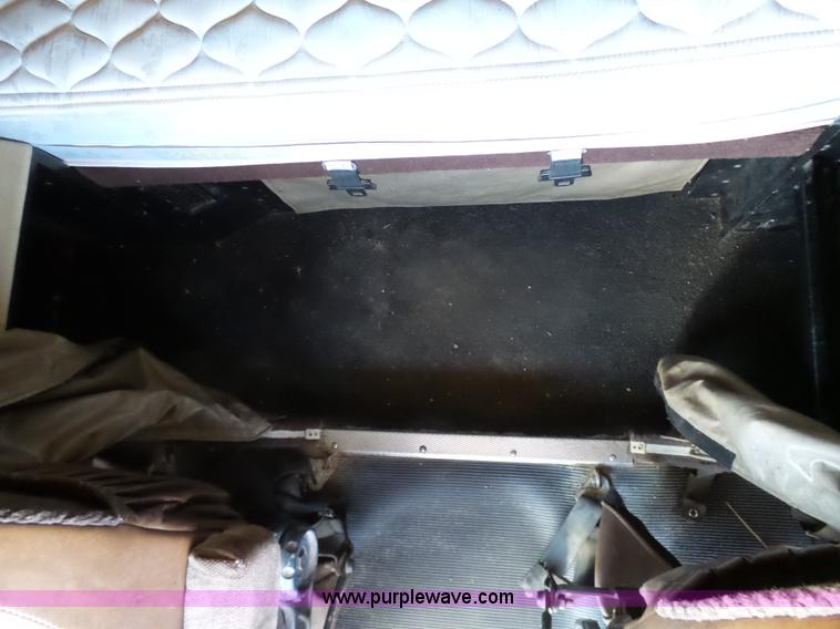 image for item K7995 2000 Kenworth T600 semi truck