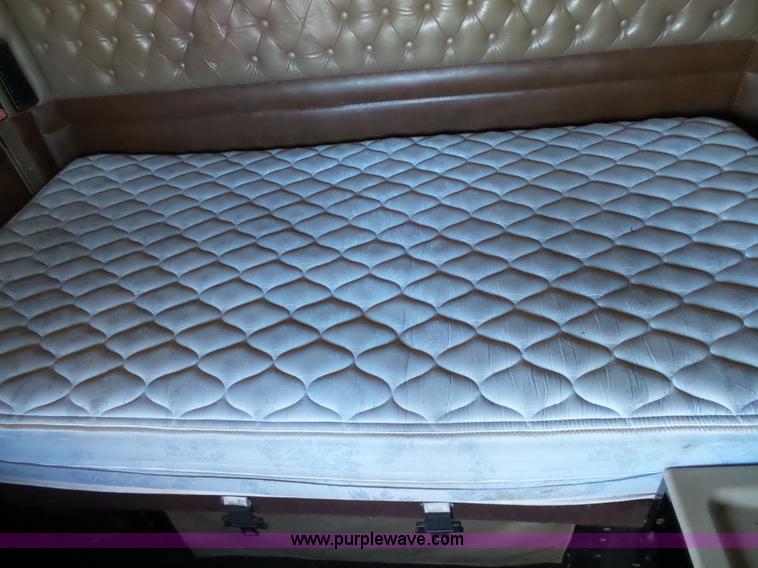 image for item K7995 2000 Kenworth T600 semi truck