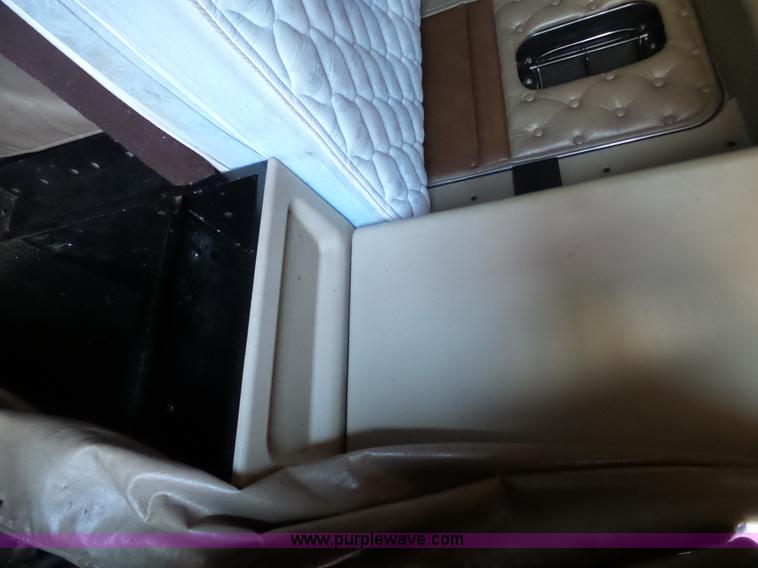 image for item K7995 2000 Kenworth T600 semi truck