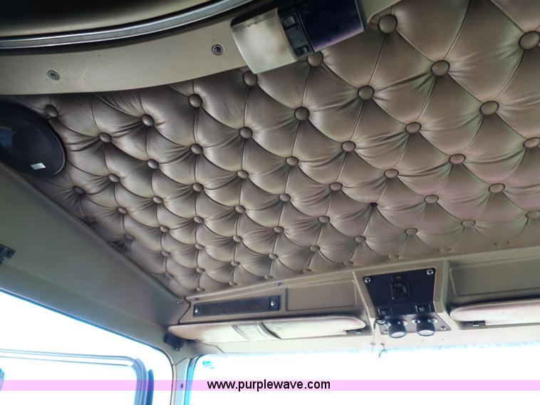 image for item K7995 2000 Kenworth T600 semi truck