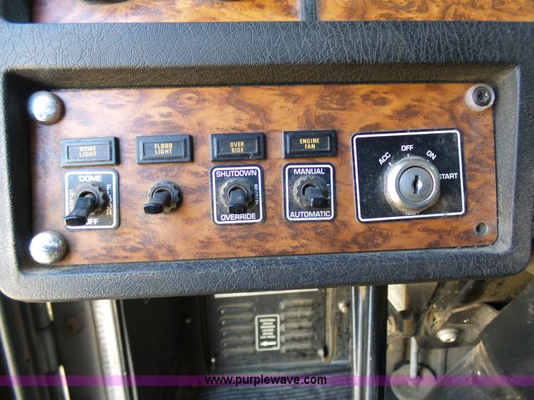 image for item K7995 2000 Kenworth T600 semi truck