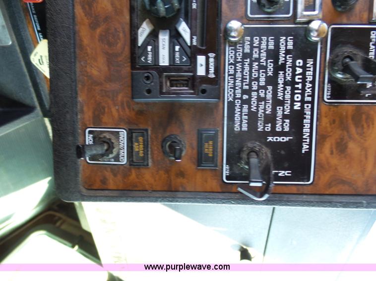 image for item K7995 2000 Kenworth T600 semi truck