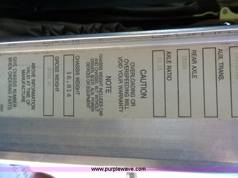 image for item K7995 2000 Kenworth T600 semi truck