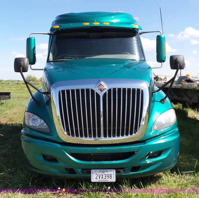 image for item L5801 2010 International ProStar semi truck