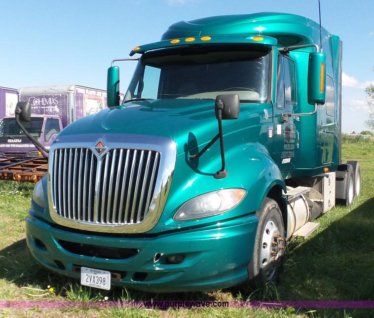 image for item L5801 2010 International ProStar semi truck