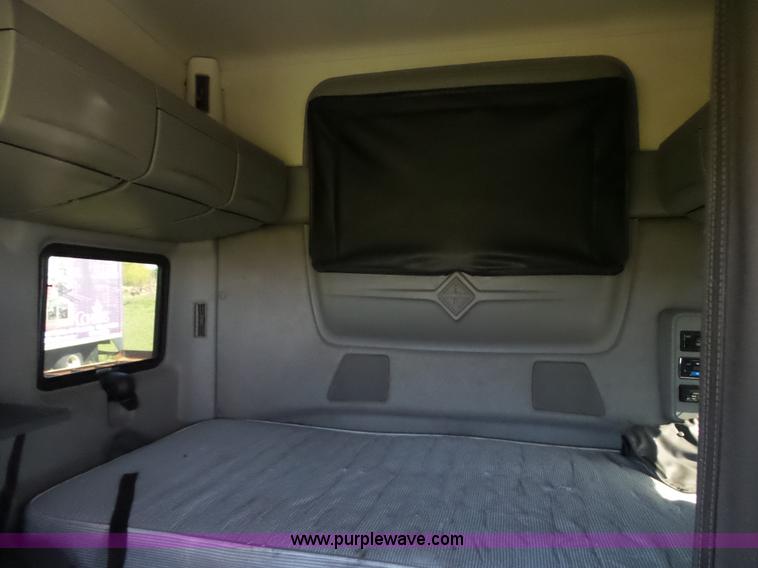 image for item L5801 2010 International ProStar semi truck