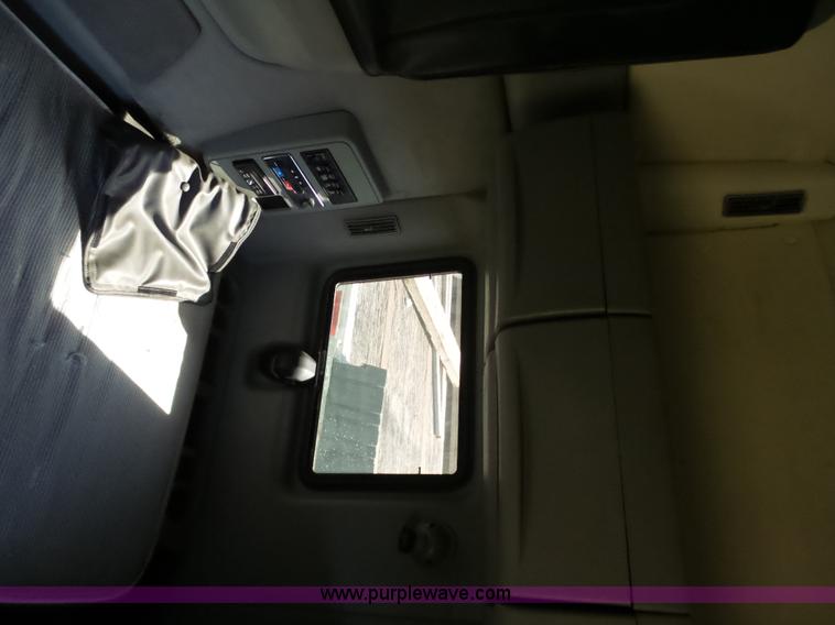 image for item L5801 2010 International ProStar semi truck