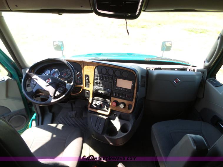 image for item L5801 2010 International ProStar semi truck