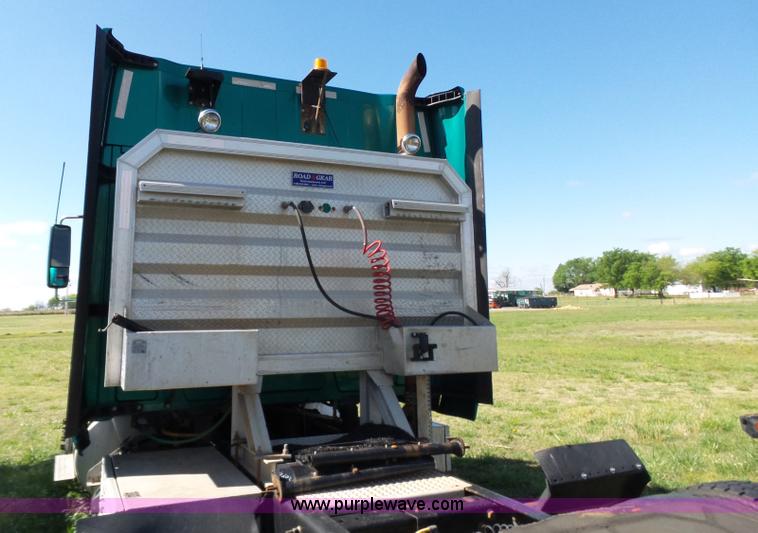 image for item L5801 2010 International ProStar semi truck