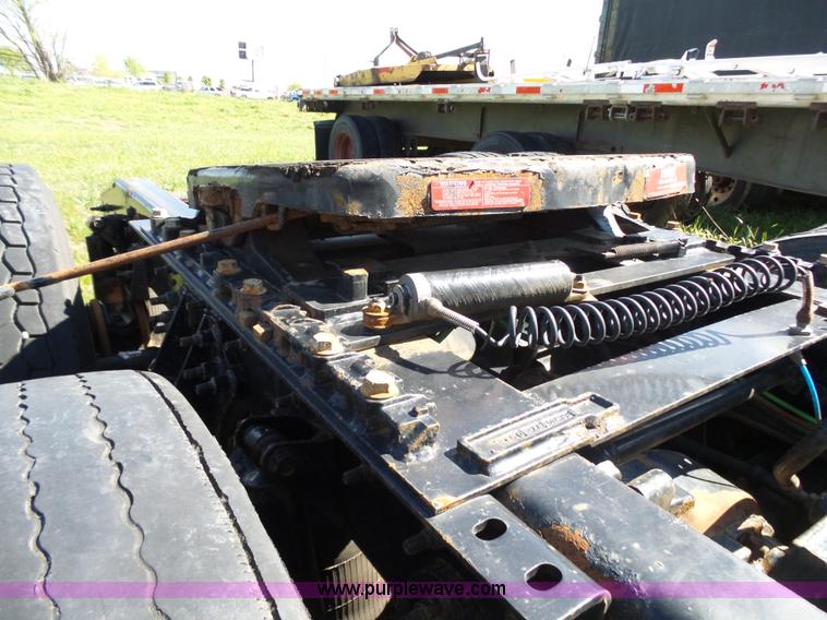 image for item L5801 2010 International ProStar semi truck