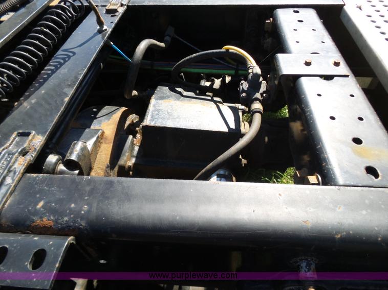 image for item L5801 2010 International ProStar semi truck