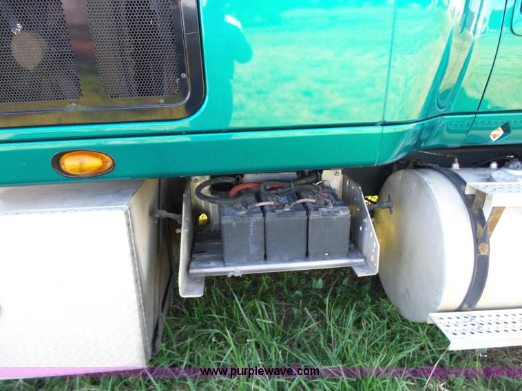 image for item L5801 2010 International ProStar semi truck