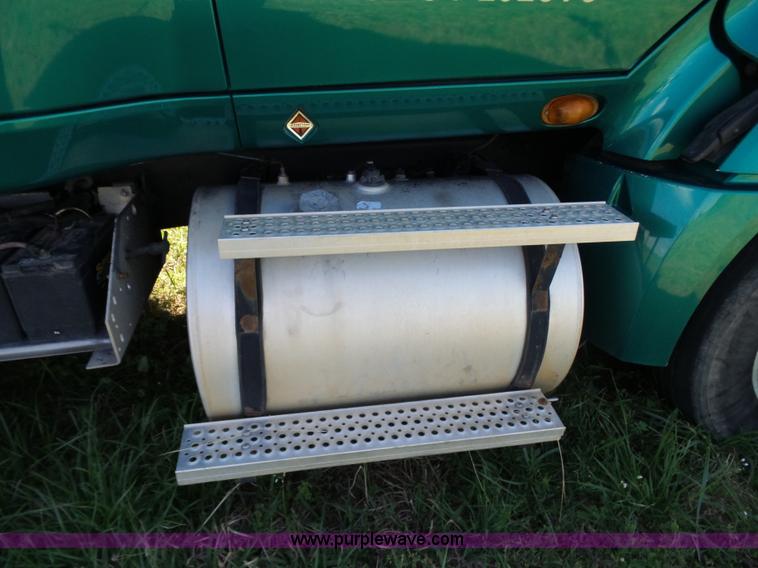 image for item L5801 2010 International ProStar semi truck