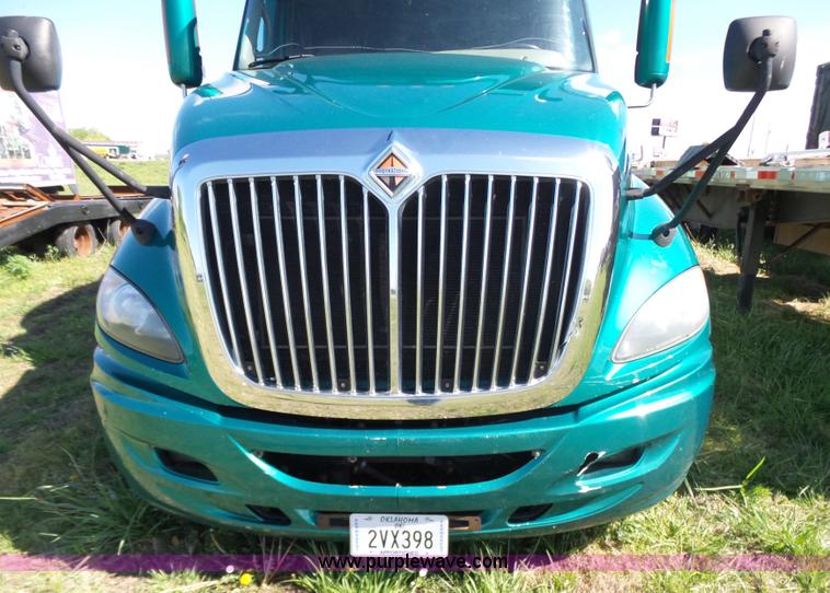 image for item L5801 2010 International ProStar semi truck