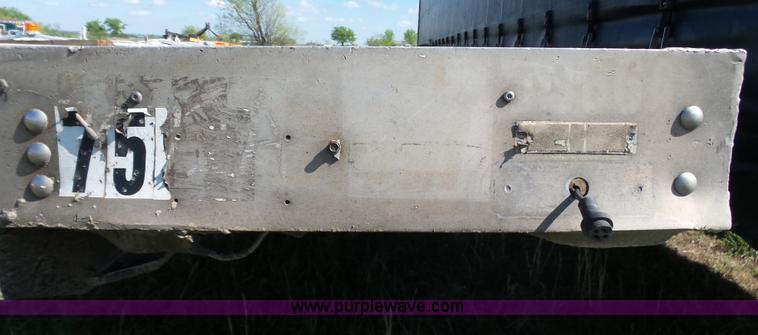 image for item L5802 2000 Transcraft Eagle flatbed trailer