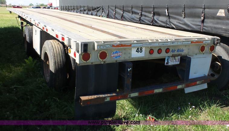 image for item L5804 1999 Utility FS2CHA flatbed trailer
