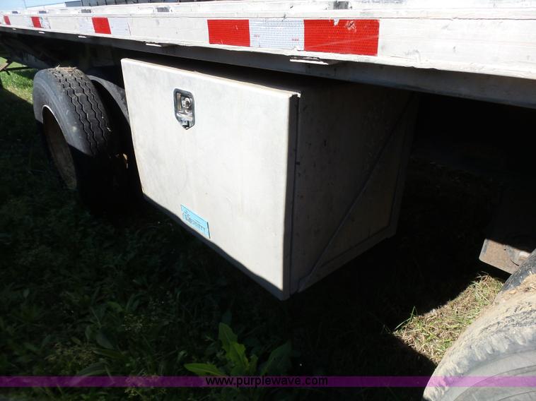 image for item L5804 1999 Utility FS2CHA flatbed trailer